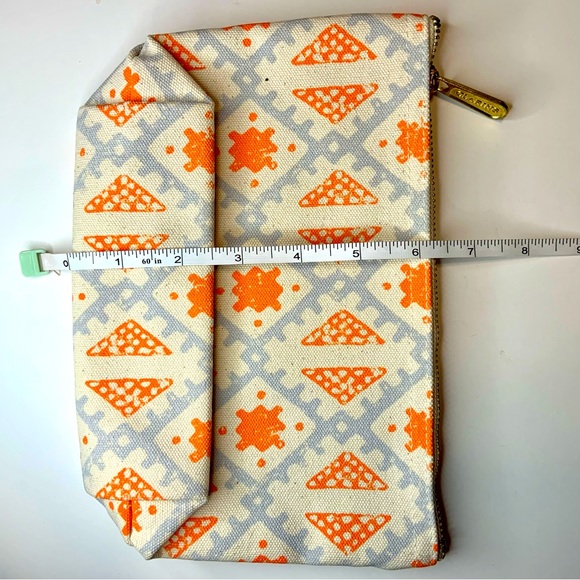 CLARINS PARIS Set Hydra-Essentiel Cream 1oz Facial Cleanser 3.4oz FEED Pouch NEW - Picture 9 of 10